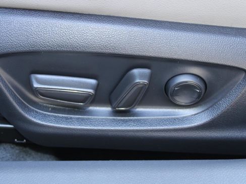 Used 2023 Toyota Camry XLE image 32