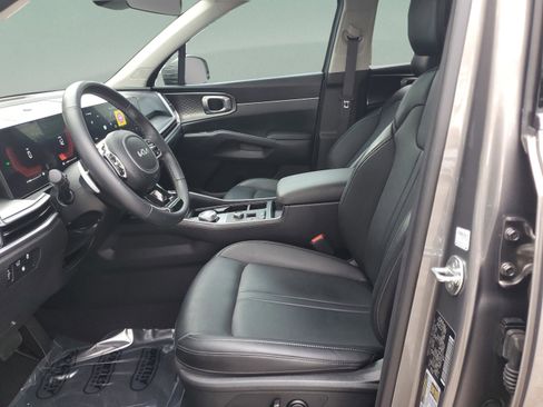 Certified 2025 Kia Sorento EX w/ EX Panoramic Sunroof Package image 16