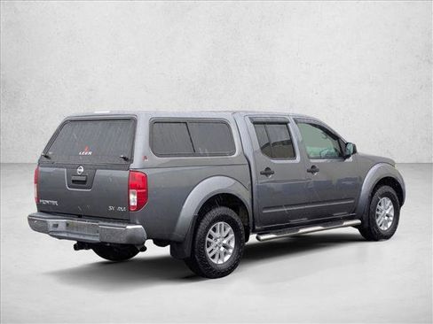 Used 2018 Nissan Frontier SV image 5