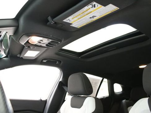 Used 2024 Chevrolet Trax RS w/ Sunroof Package FWD image 26