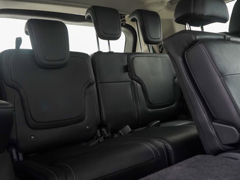 Used 2025 Nissan Armada SV AWD/4WD image 13