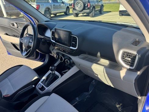 Used 2024 Hyundai Venue SEL image 33