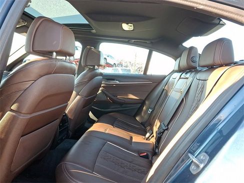 Used 2023 BMW 530e xDrive w/ Premium Package image 10