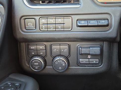 Used 2023 Chevrolet Tahoe High Country image 21