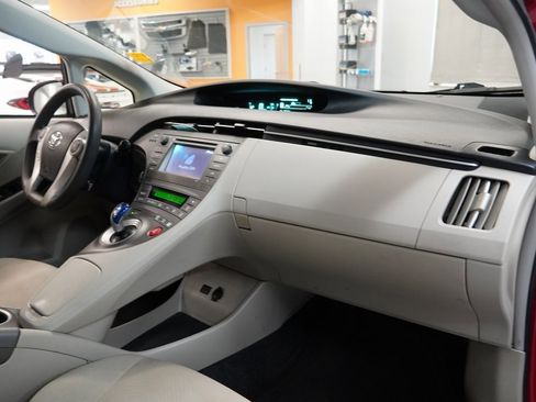 Used 2013 Toyota Prius image 32