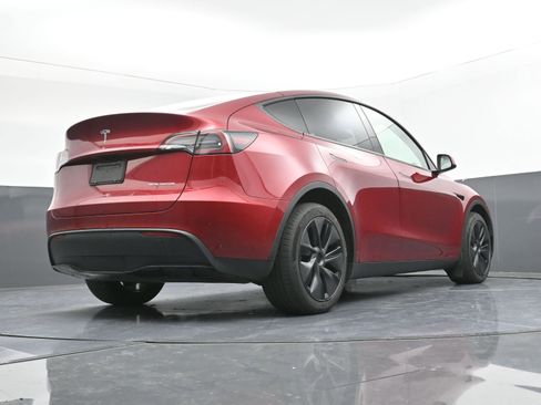 Used 2025 Tesla Model Y Long Range image 30