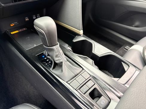 Used 2025 Toyota Camry SE w/ Convenience Package FWD image 31