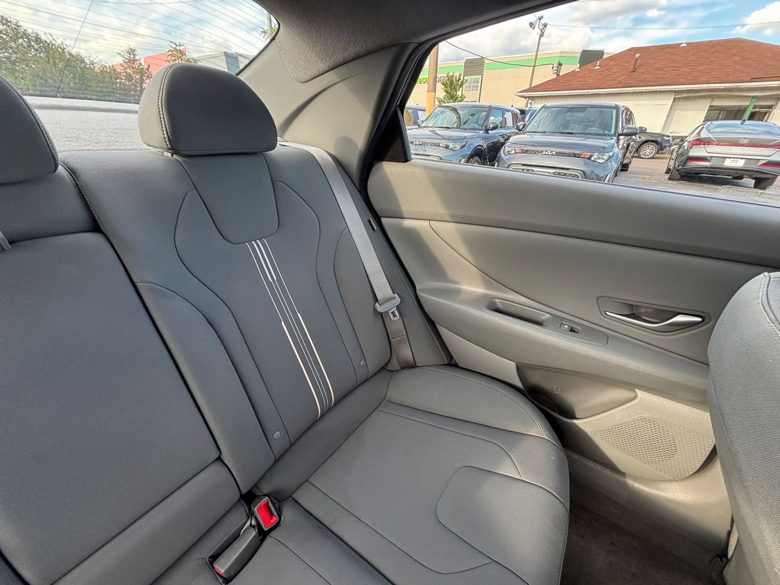Used 2025 Hyundai Elantra SEL FWD image 38