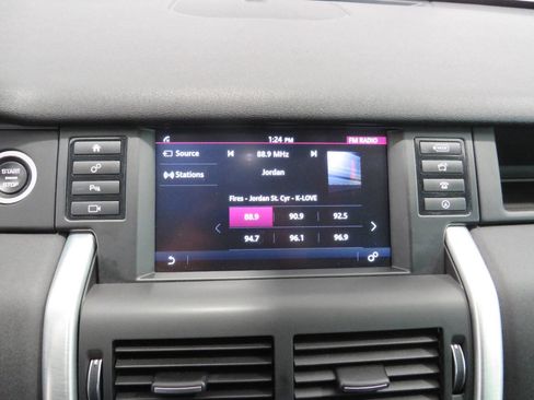 Used 2018 Land Rover Discovery Sport SE image 21