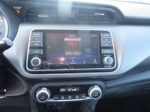 Used 2018 Nissan Kicks SV FWD image 19