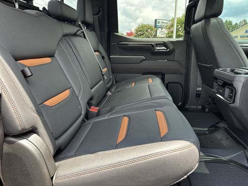 Used 2025 GMC Sierra 1500 AT4 w/ AT4 Premium Package AWD/4WD image 16