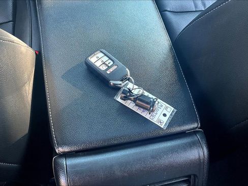 Used 2021 Honda Accord Touring image 13