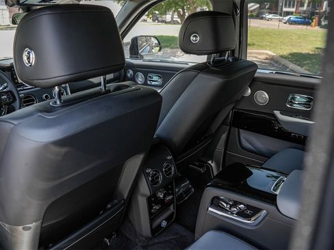 New 2025 Rolls-Royce Cullinan image 39