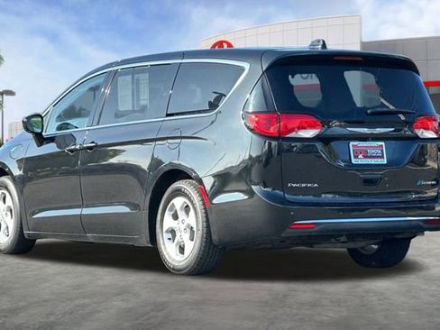 Used 2018 Chrysler Pacifica Touring Plus image 8