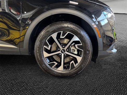 Certified 2024 Kia Sportage EX image 11