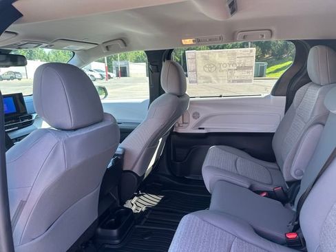 New 2026 Toyota Sienna LE FWD image 17