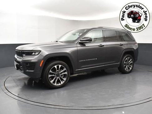 Used 2023 Jeep Grand Cherokee Overland AWD/4WD image 3