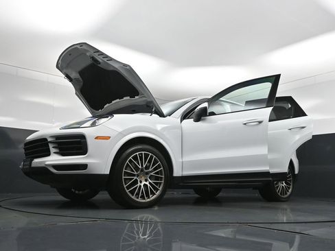 Certified 2022 Porsche Cayenne S Platinum AWD/4WD image 35