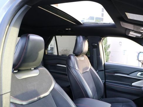 Used 2025 Ford Explorer ST image 8