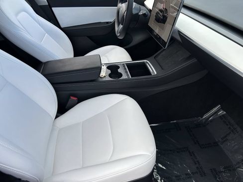 Used 2022 Tesla Model Y Performance AWD/4WD image 15