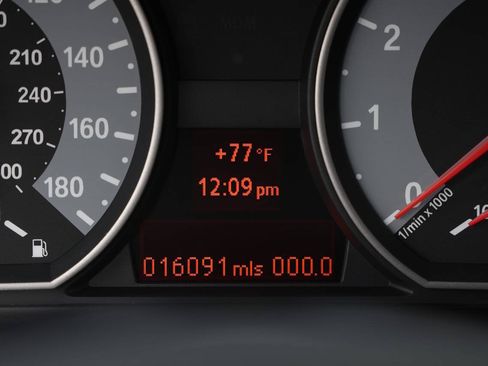 Used 2011 BMW 1 Series M RWD image 17