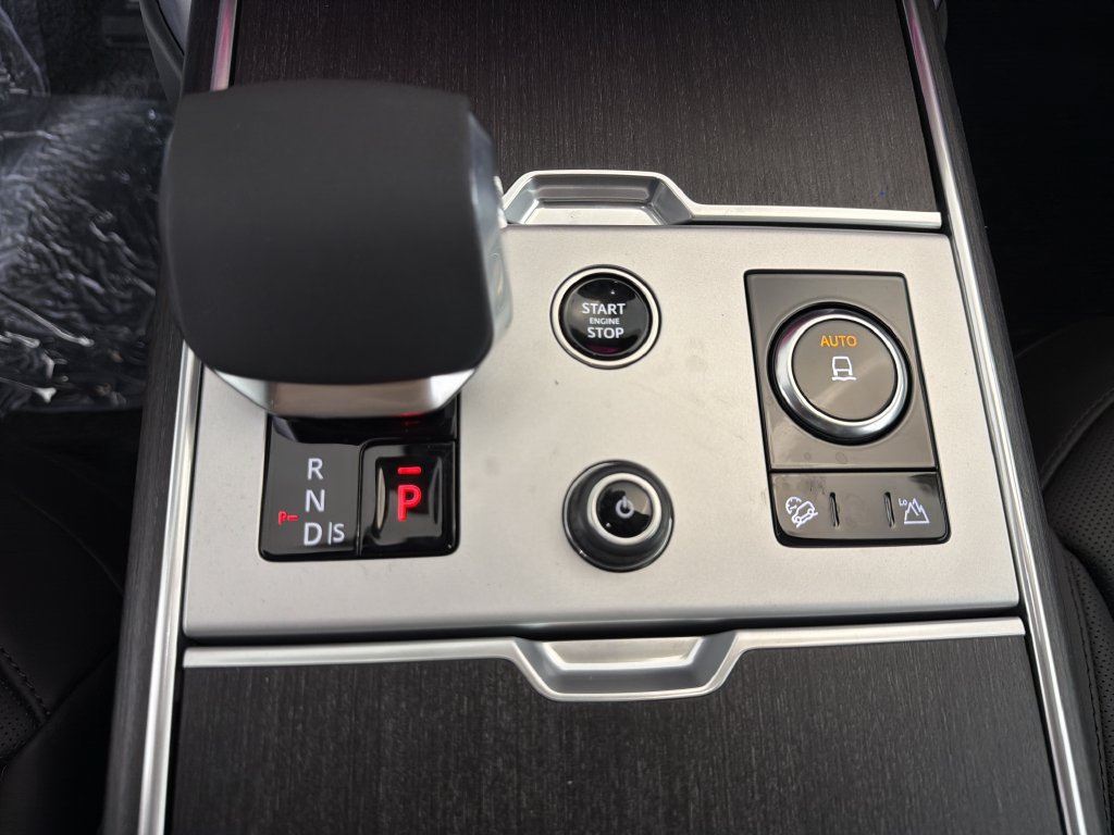 New 2027 Land Rover Range Rover Long Wheelbase SE AWD/4WD image 17