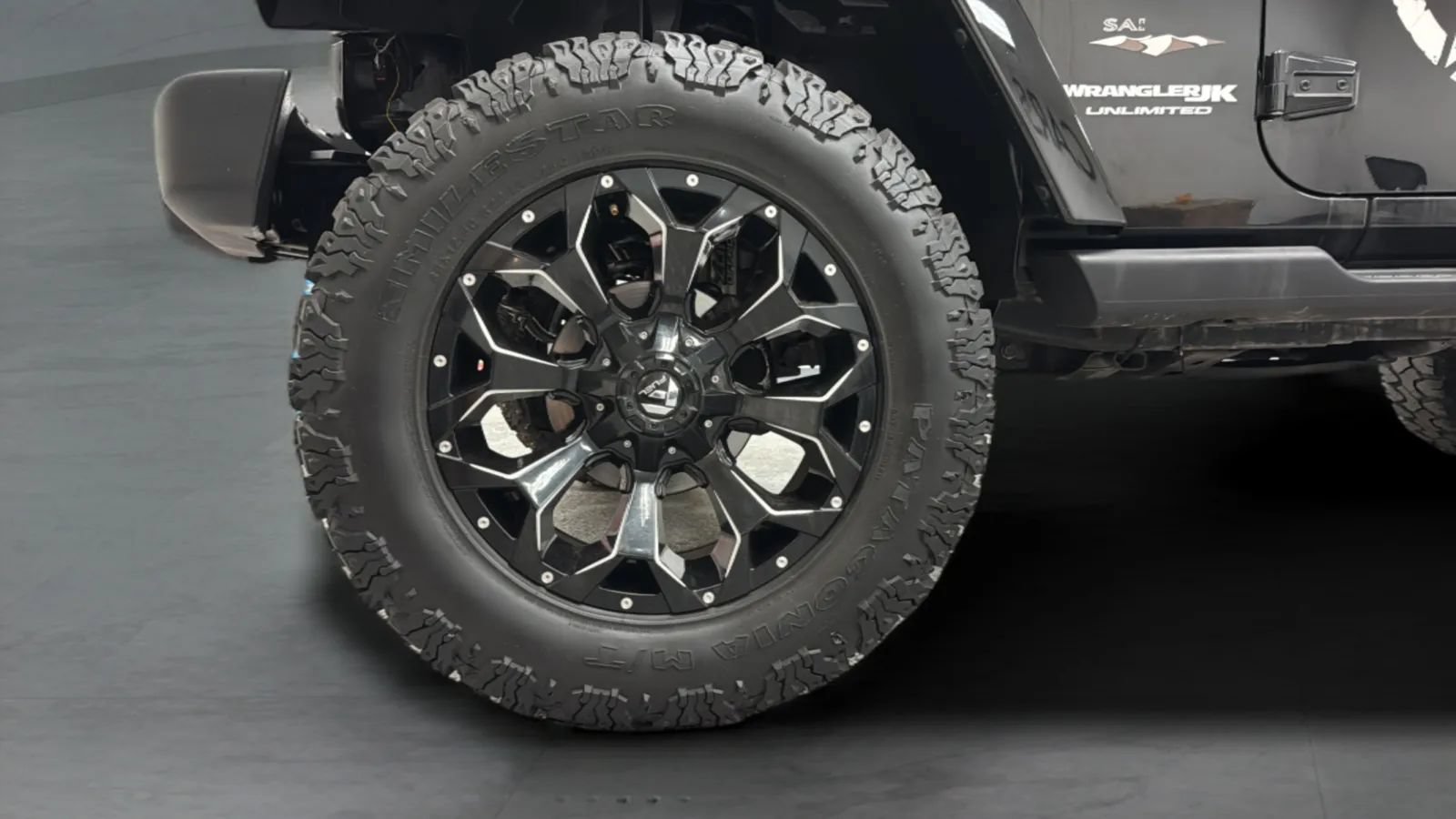 Used 2018 Jeep Wrangler Unlimited Sahara w/ Connectivity Group AWD/4WD image 30