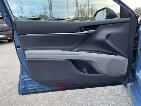 Used 2023 Toyota Camry SE image 5