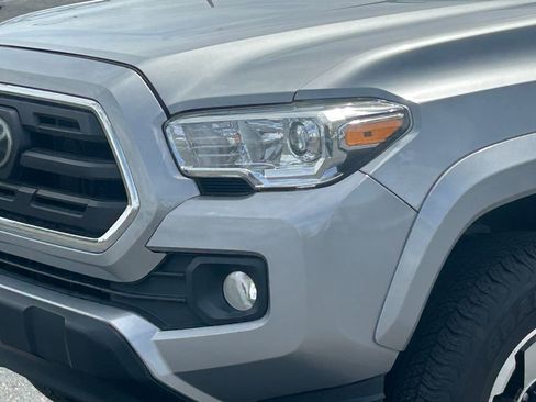 Used 2019 Toyota Tacoma SR5 AWD/4WD image 13