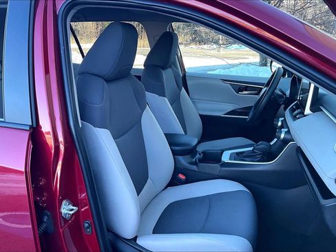 Used 2025 Toyota RAV4 XLE image 7