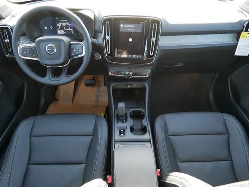New 2026 Volvo XC40 B5 Core w/ Climate Package image 7