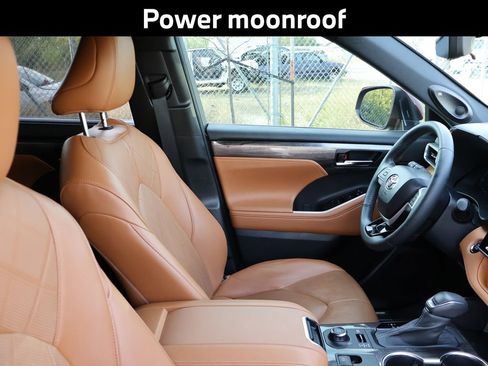 Used 2023 Toyota Highlander Platinum image 11