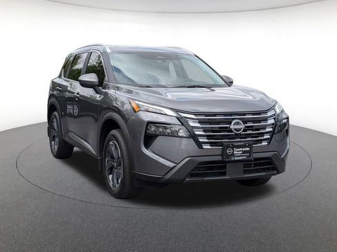 Used 2025 Nissan Rogue SV w/ SV Premium Package FWD image 3
