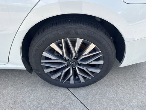 Used 2025 Nissan Altima 2.5 SV FWD image 10
