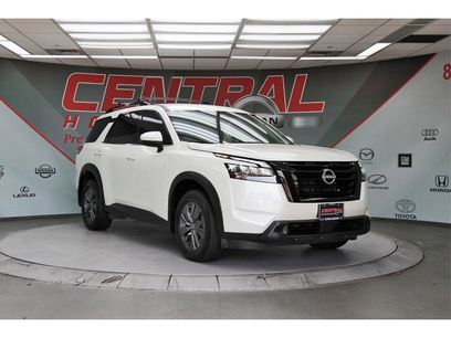 Certified 2024 Nissan Pathfinder SV w/ Black Appearance Package