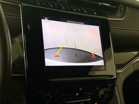 Used 2022 Jeep Grand Cherokee Altitude image 13