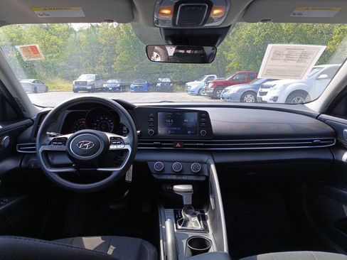 Used 2023 Hyundai Elantra SE FWD image 6