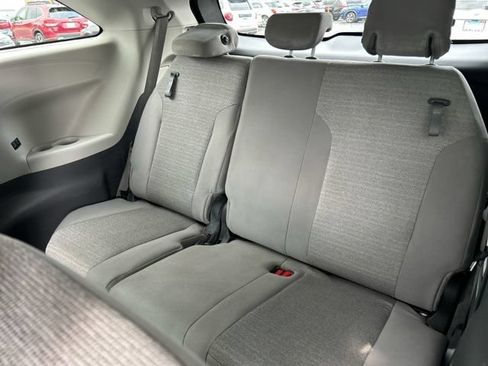 Used 2021 Toyota Sienna LE AWD/4WD image 20