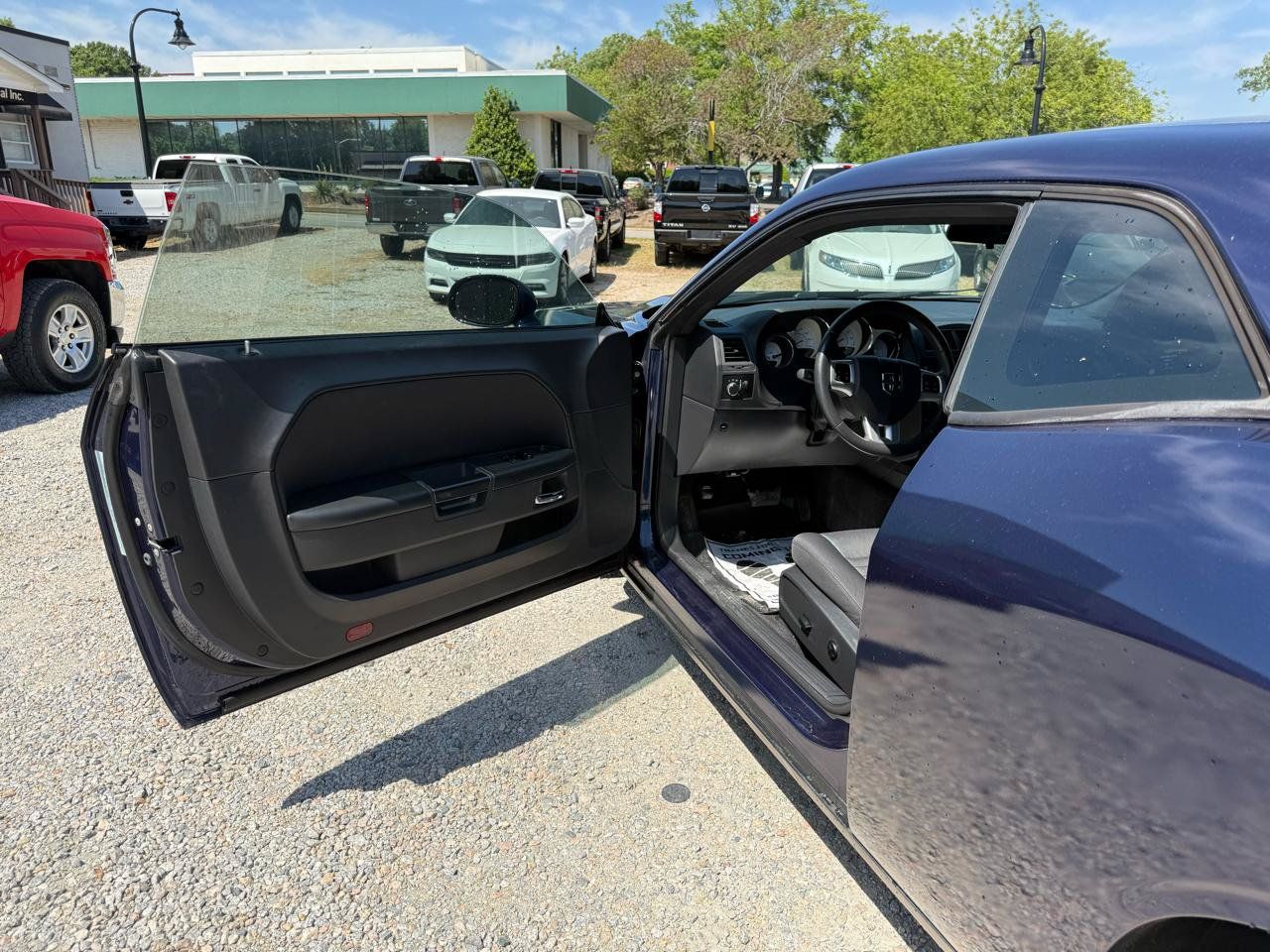 Used 2014 Dodge Challenger SXT RWD image 13