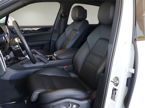 Used 2021 Porsche Cayenne AWD/4WD image 11