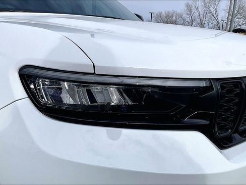 Used 2024 Jeep Grand Cherokee Limited w/ Black Appearance Package image 40