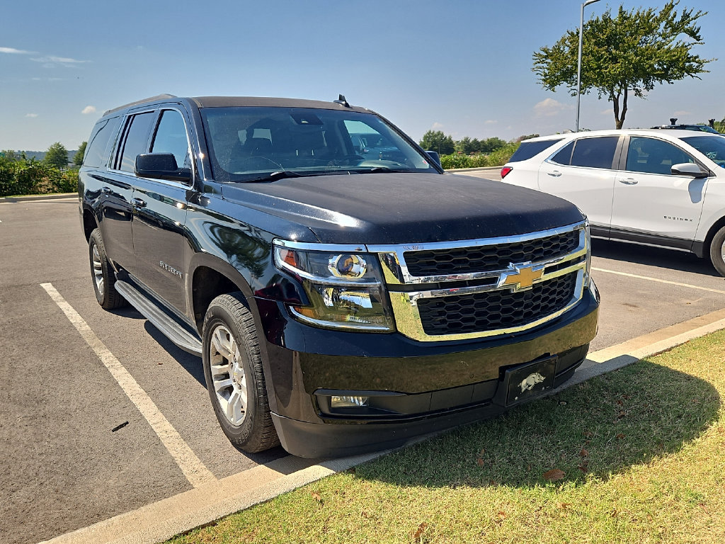 Used 2016 Chevrolet Suburban LT w/ Luxury Package AWD/4WD image 4