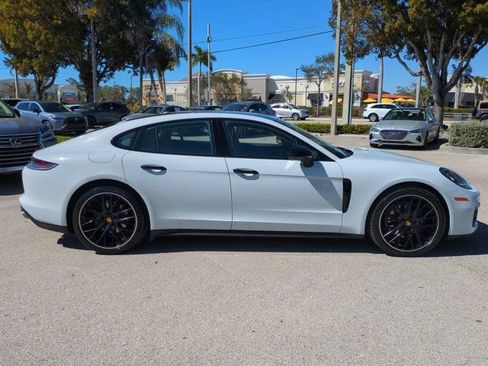 Used 2022 Porsche Panamera image 2