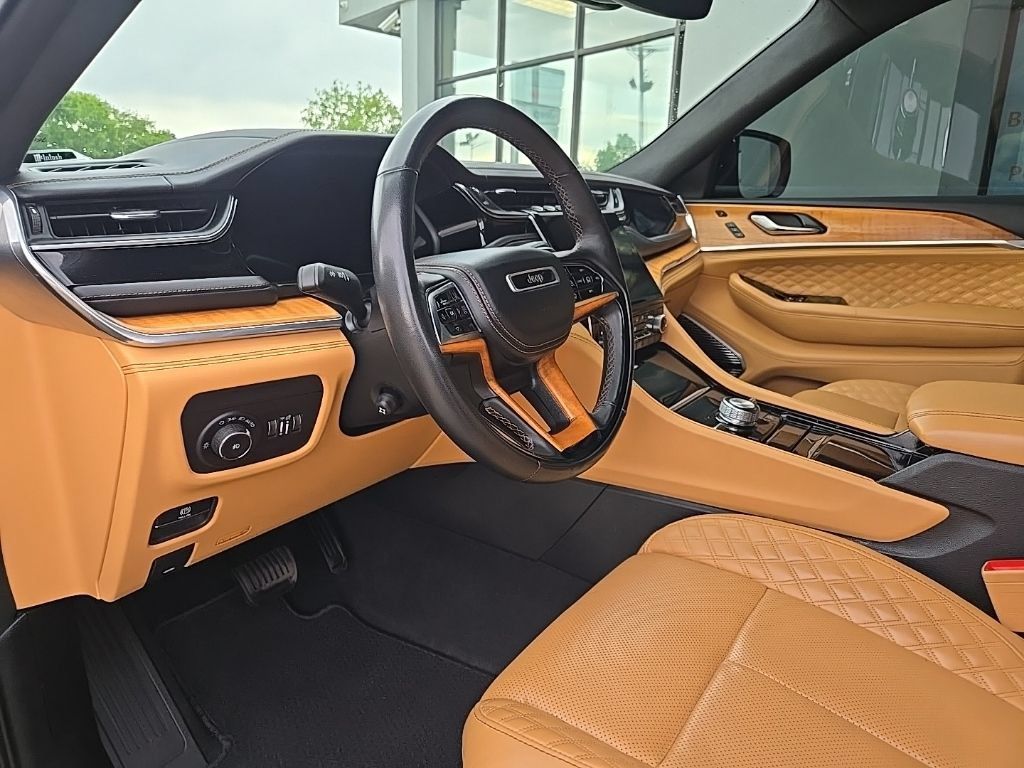Used 2024 Jeep Grand Cherokee L Summit AWD/4WD image 39
