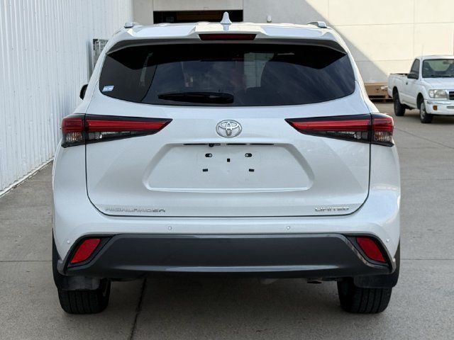 Used 2023 Toyota Highlander Limited FWD image 5