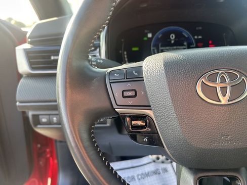 Used 2025 Toyota Camry SE image 16