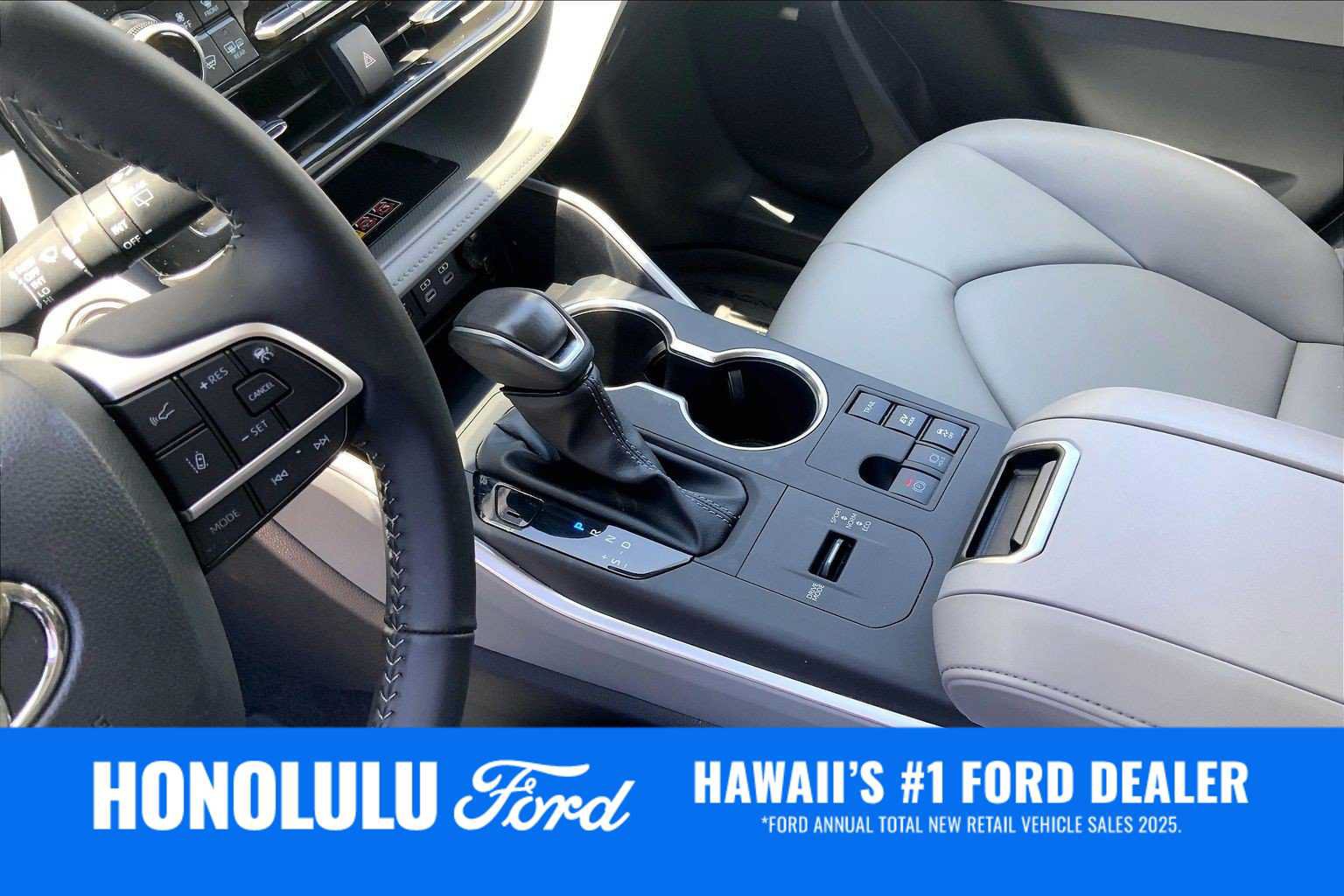 Used 2025 Toyota Highlander XLE AWD/4WD image 16