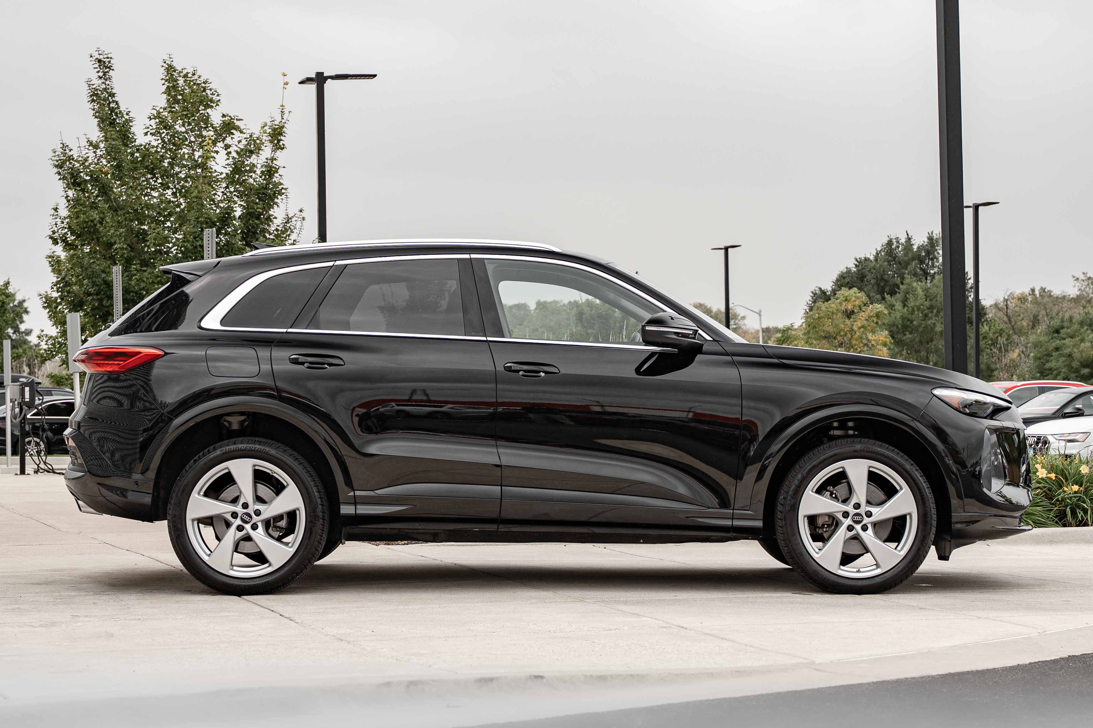 Certified 2025 Audi Q5 Premium Plus AWD/4WD image 3