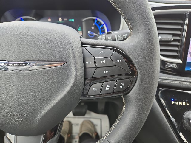Used 2024 Chrysler Pacifica Limited FWD image 23