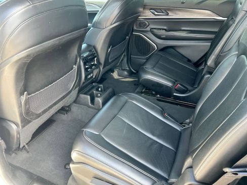 Used 2022 Jeep Grand Cherokee L Limited w/ Luxury Tech Group II AWD/4WD image 18